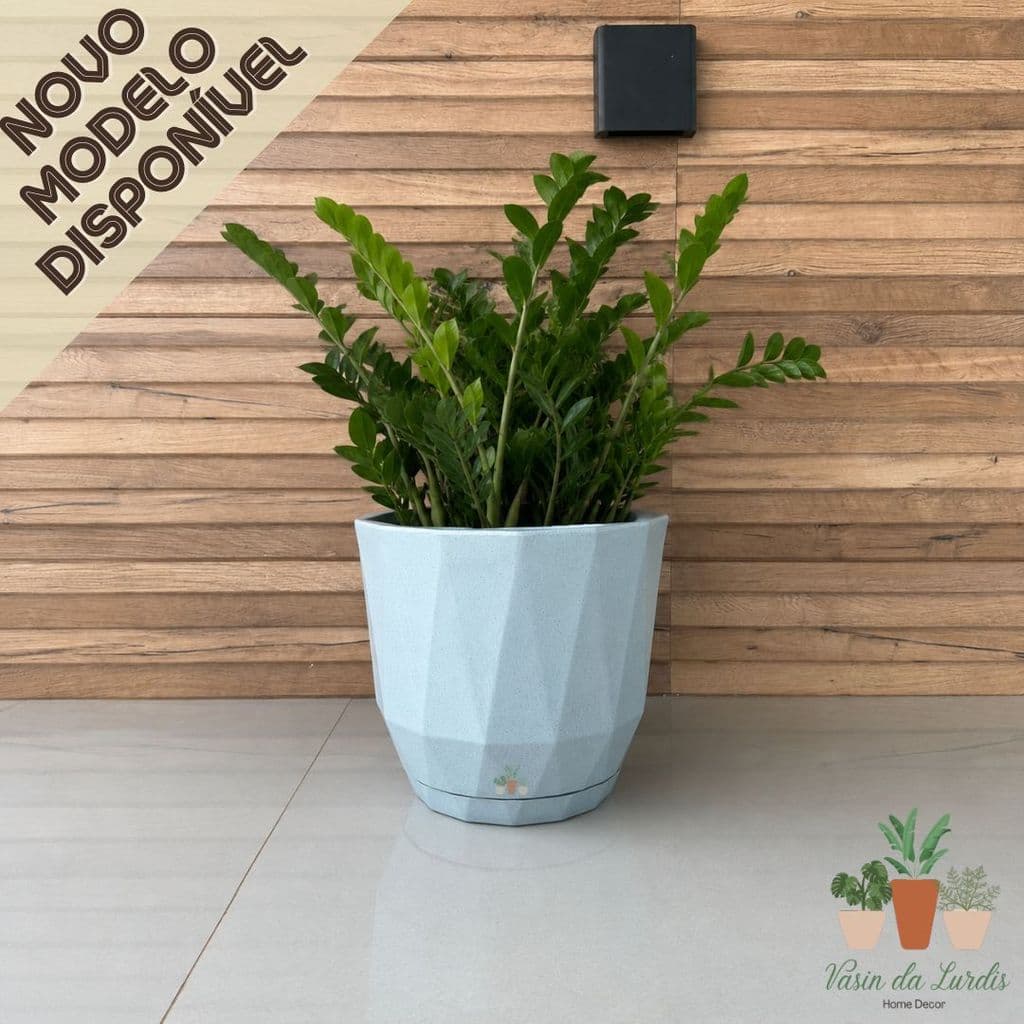 Vaso Redondo Toquio P com acabamento liso, perfeito para plantas e decoração de ambientes internos e externos.