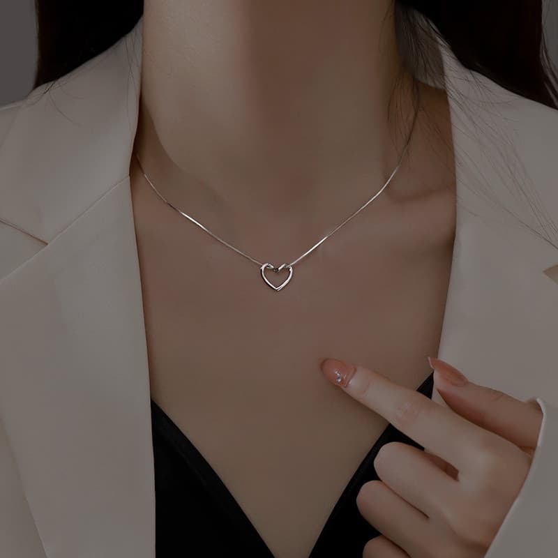 Colar de coração simples em prata esterlina S925, joia de moda, corrente para clavícula, adequado para meninas, presente