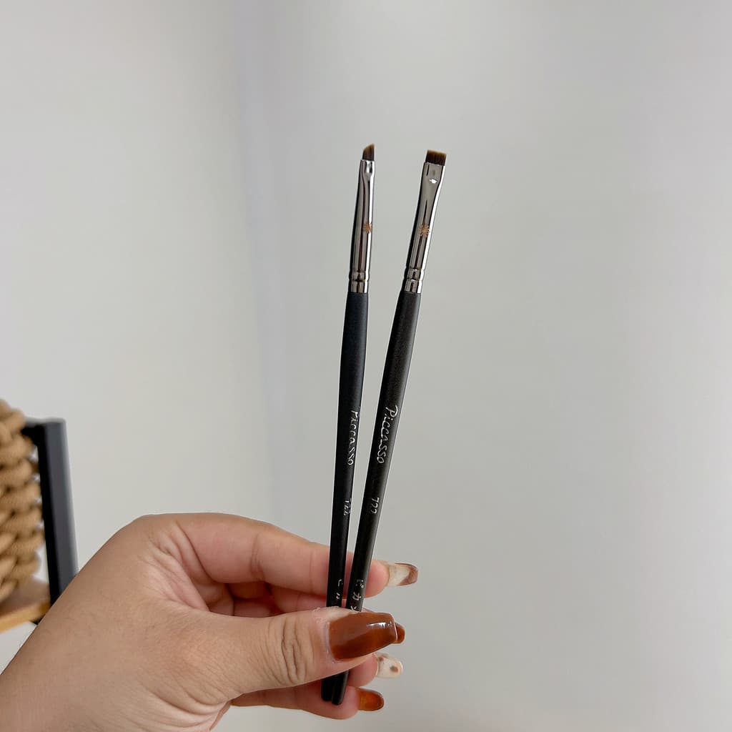 Pônei recomendado Picasso 722 Pincel de delineador plano Detalhe Pincel de sombra fina Pincel de maquiagem multifunciona