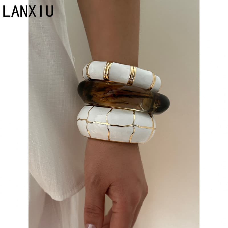 LANXIU Conjunto de 3 Pulseiras Empilháveis Retro Brancas Esmaltadas com Acabamento Dourado, Joias para Ocasiões Especiai