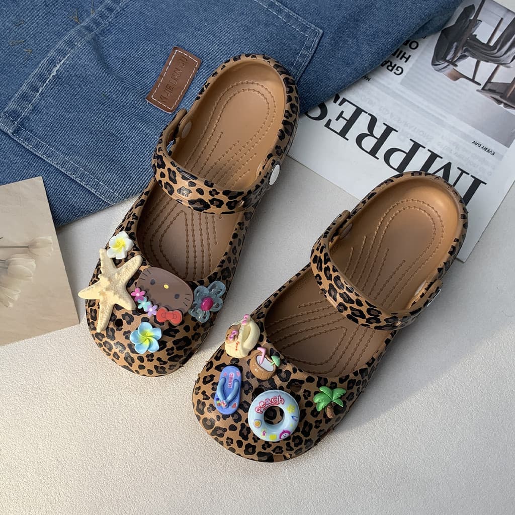 Novo estilo leopardo impressão Ballet buraco sapatos feminino exterior usar sandálias Baotou All-Match antiderrapante so