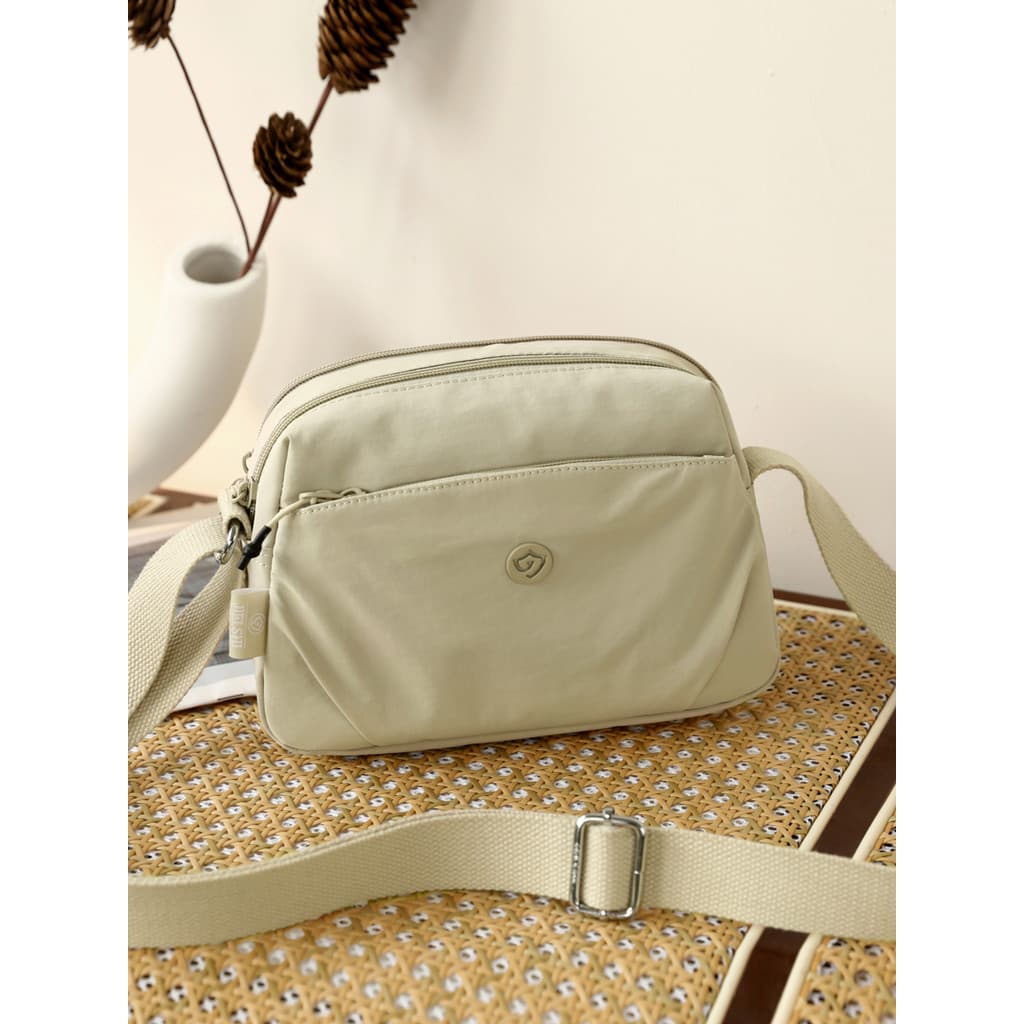 Moda Multi-camada saco do mensageiro feminino 2025 novo estilo simples à prova dwaterproof água náilon pano bolsa de omb