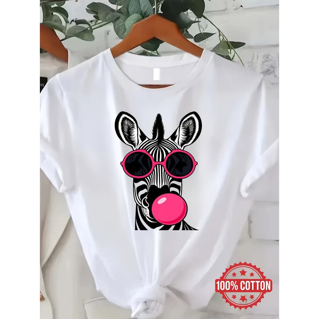 Camiseta Feminina Girafa Chiclete Óculos Rosa Casual Fashion Estilo Divertido Moderno
