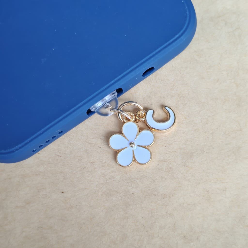 1 peça de plugue anti-poeira para celular, DIY, pingente de flor de cerejeira branca com letras em inglês AZ, decoração