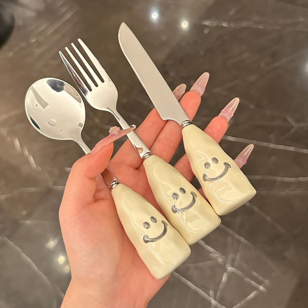 ** Uso pessoal do chefe fofo * Aparência Smiley Face Colher Garfo Talheres ocidentais Sobremesa Conjunto de talheres de