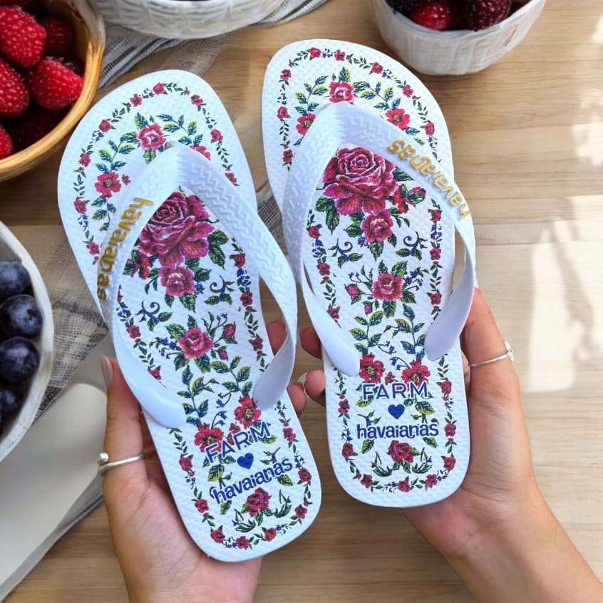 Chinelo de Dedo Flor passeios com pingentes