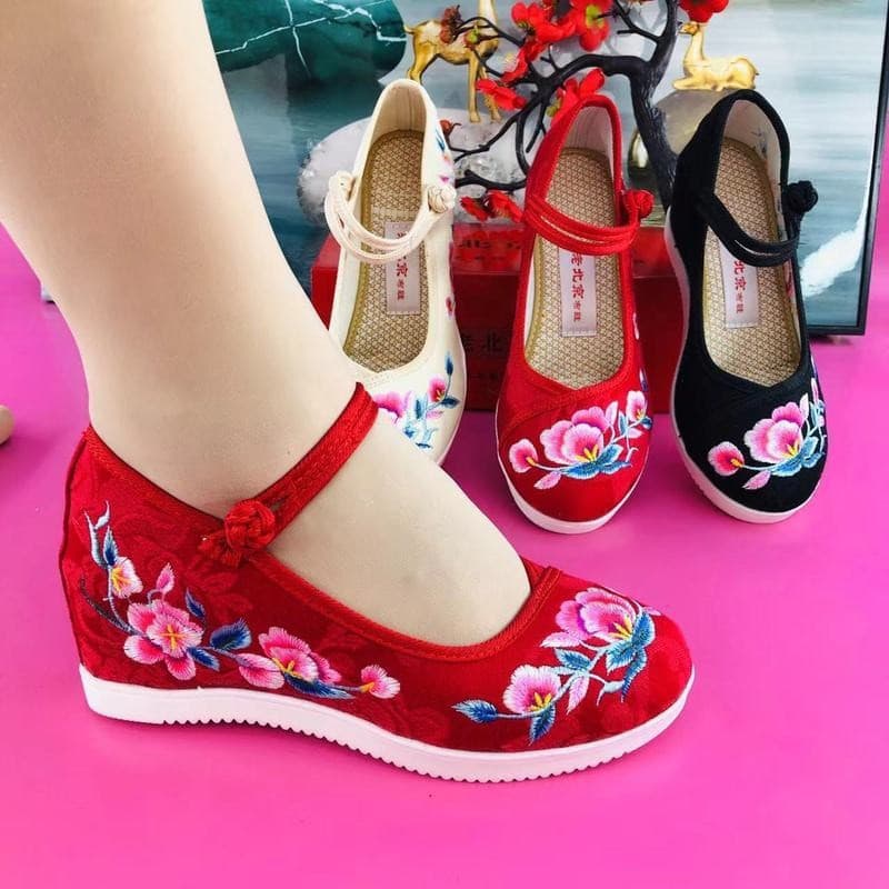 2025 Primavera E Outono Novos Sapatos De Pano Femininos Pequenos Velhos Com Salto Inclinado Bordado Estilo Étnico Autênt
