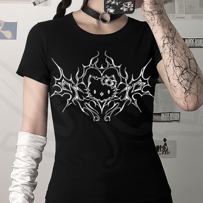 Camiseta Hello Kitty Gótica Y2K Estilo Unissex 100% Algodão