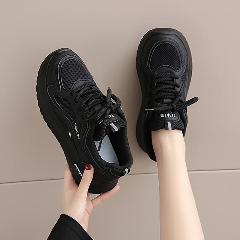 Tênis preto feminino 2025 verão novo estilo malha trabalho All-Match sapatos casuais leve sola macia Anti-deslizamento p