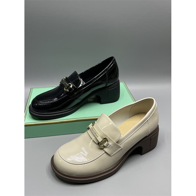 2026 primavera outono novo estilo estilo britânico pequenos sapatos de couro sola macia mocassins de salto grosso femini