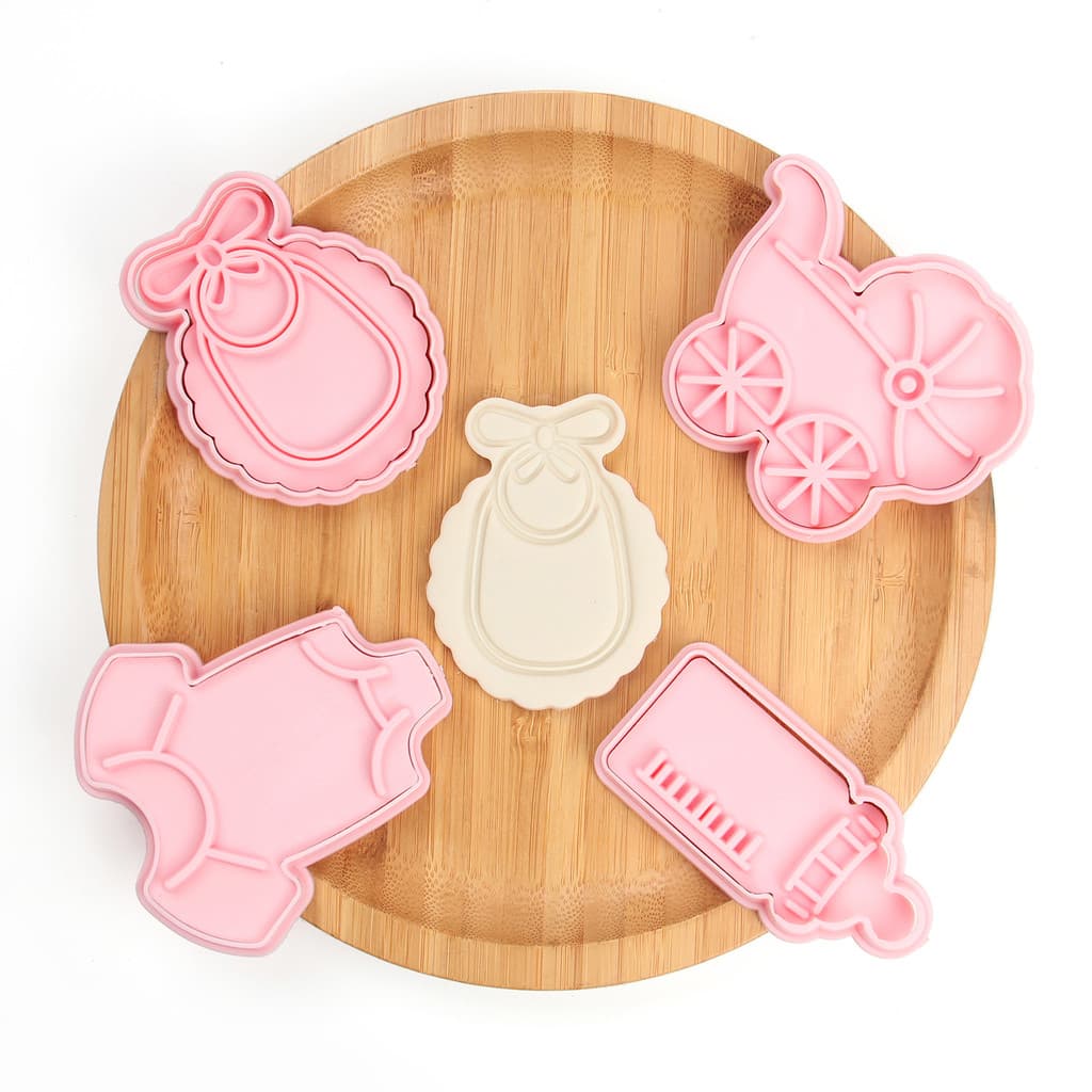 Produtos do bebê dos desenhos animados pequenos brinquedos carrinho de bebê biscoito ferramenta garrafa de bebê imprensa