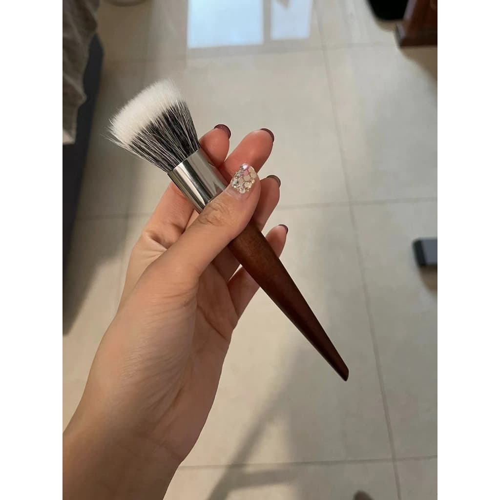 Pincel grande de lã com bolinhas para configuração de maquiagem Bom!