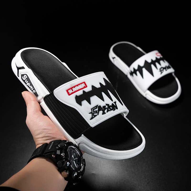 Chinelos masculinos roupa exterior na moda novo estilo verão Street wear banheiro chinelos masculinos antiderrapante cas
