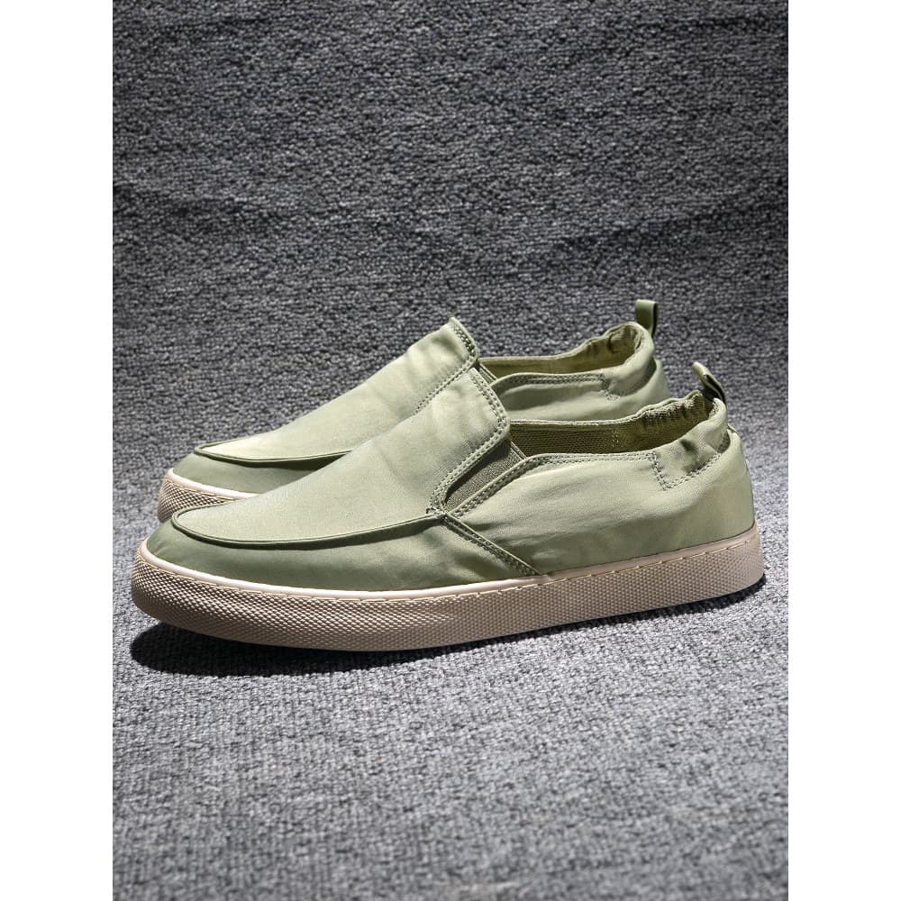 Verão fino respirável sapatos masculinos de seda gelo deslizamento-On preguiçoso sola macia leve sapatos de condução vel