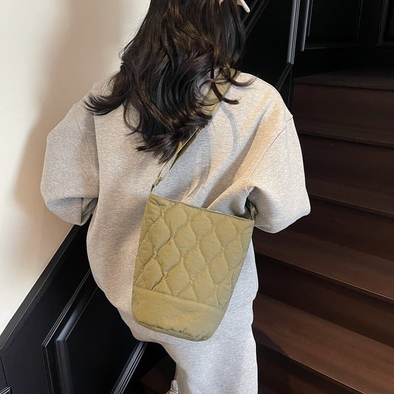 Novo estilo de um ombro balde saco moda nicho All-Match Commuter High-End feminino saco do mensageiro saco do telefone m