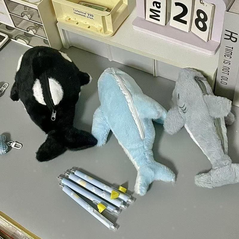 Estojo de Lápis de Pelúcia Decorativo com Desenho de Golfinho e Tubarão, Grande Capacidade de Armazenamento