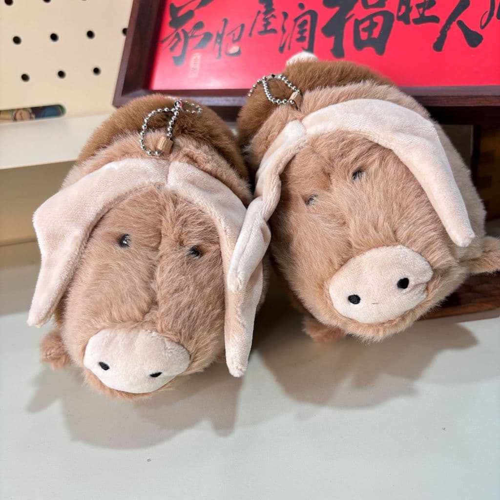 Bonito pronto estoque impertinente pelúcia manchado porco boneca de pelúcia leitão calmante boneca presente pequena flor
