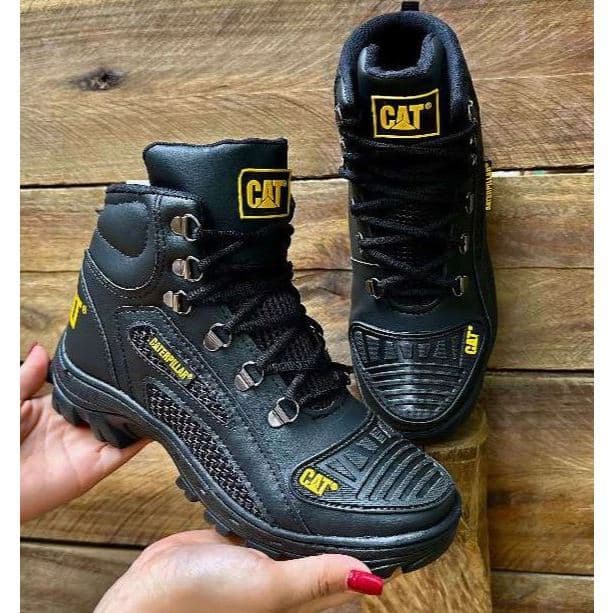 Bota Impermeável Cano Alto Trilha Motoqueiro com Bico Protetor mais Sola em Borracha Lançamento Promoção CAT