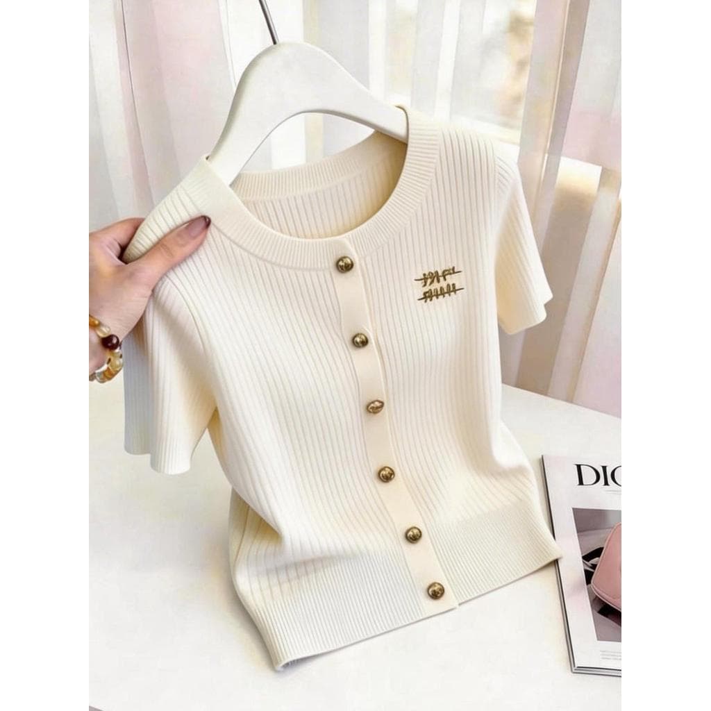 [40-100kg] Camiseta de malha bordada de manga curta estilo luxuoso leve feminina verão fino gola redonda botão tamanho g
