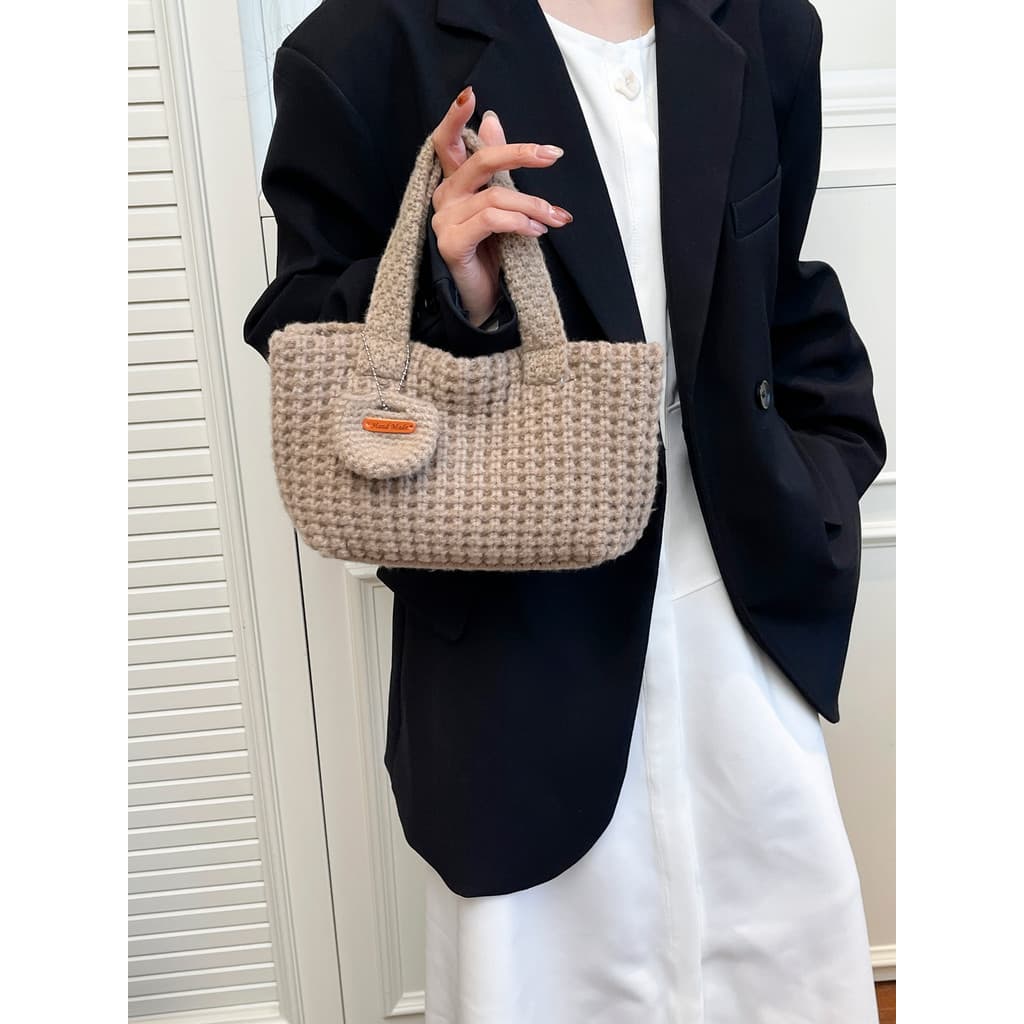 Bolsa de tecido portátil feminina versão coreana ins bolsa de crochê artesanal bolsa de lã fofa primavera novo estilo bo