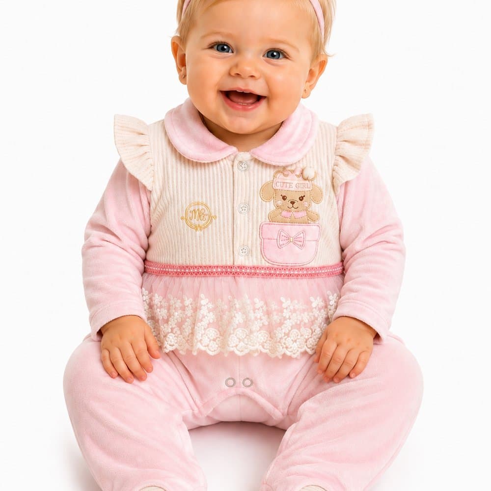 Macacão Bebê Menina Luxo Ursinha em Plush Peluciado e Babado Rosa - M.Baby