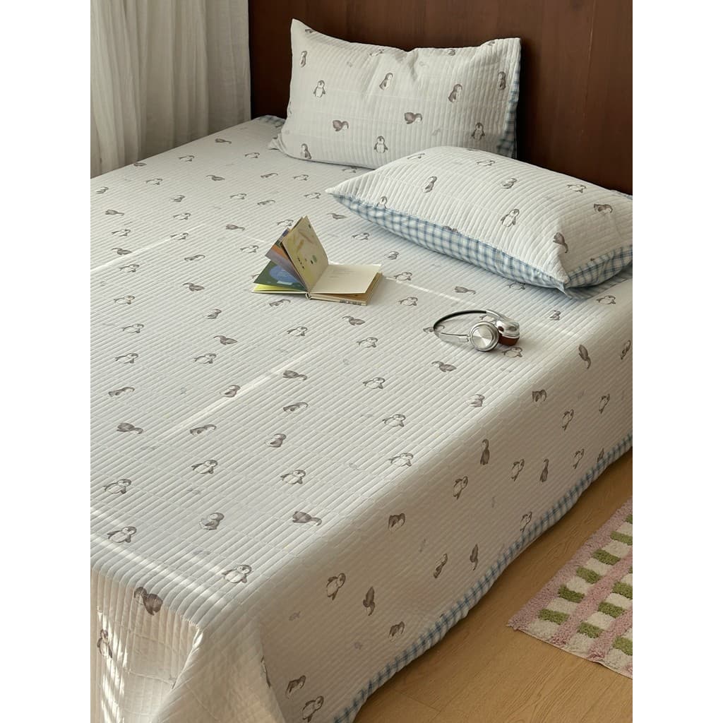 Bonito pinguim dos desenhos animados imitação elastano algodão Interlayer capa de cama conjunto de três peças engrossado
