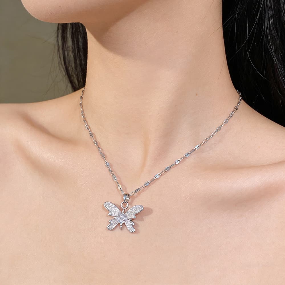 [Estoque pronto] Colar de aço de titânio com pingente de borboleta grande de diamante quadrado feminino com zircônia inc