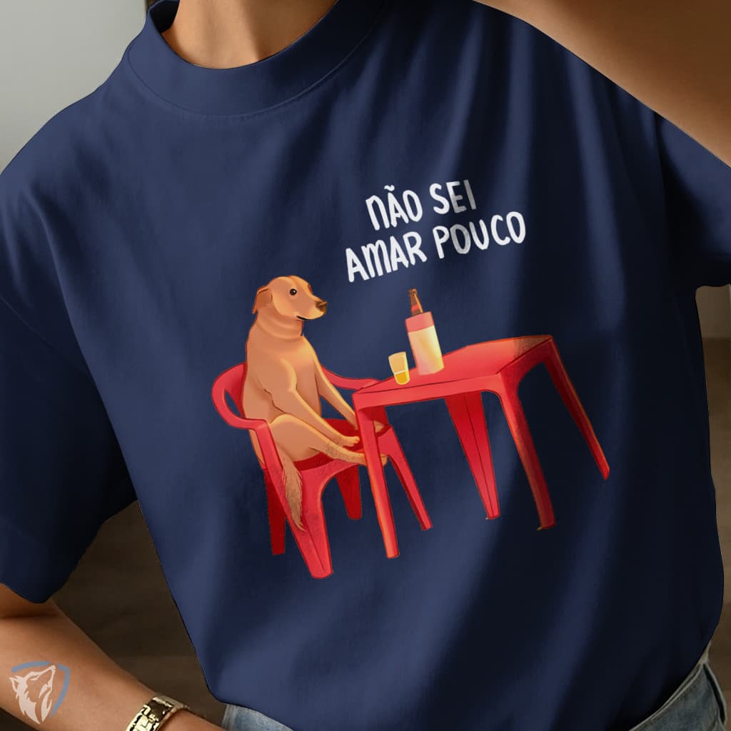 Camiseta Unissex Estampada Cachorro | Frase Engraçada “Não Sei Amar Pouco”
