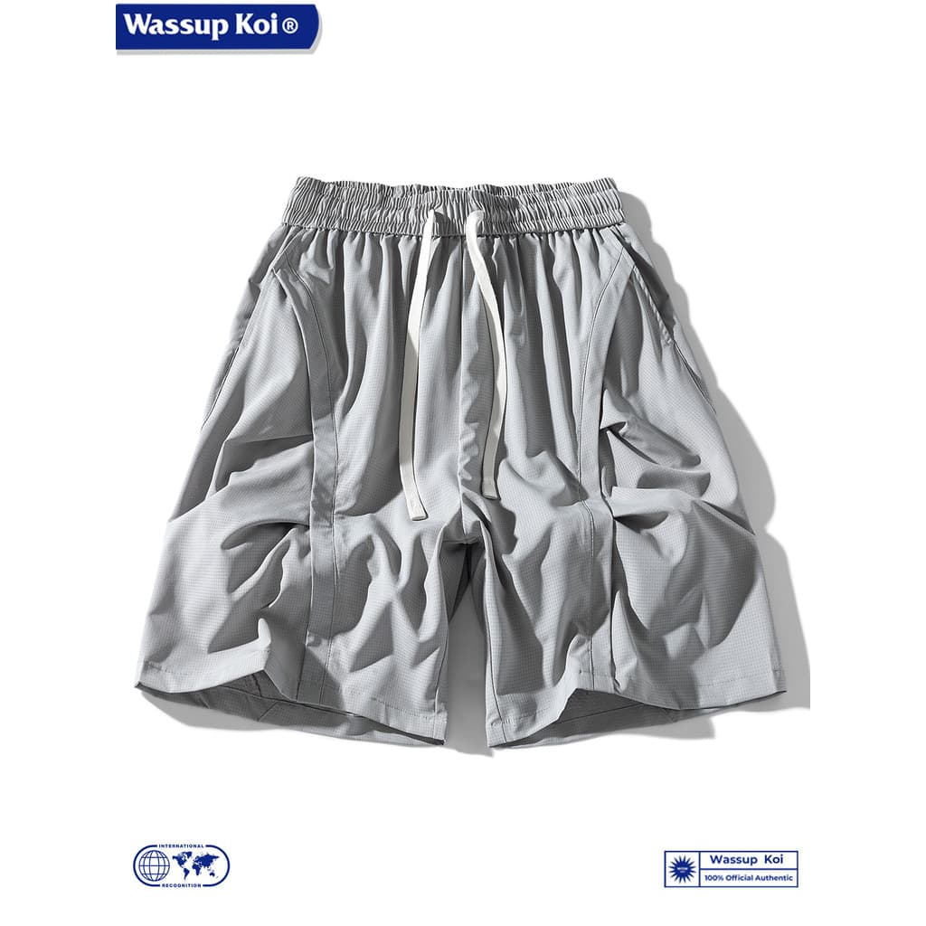 WASSUP KOI Co-Branded Ice Silk Cool Shorts Masculino Verão Reto de Secagem Rápida Calças de Cinco Pontos Design Plissado