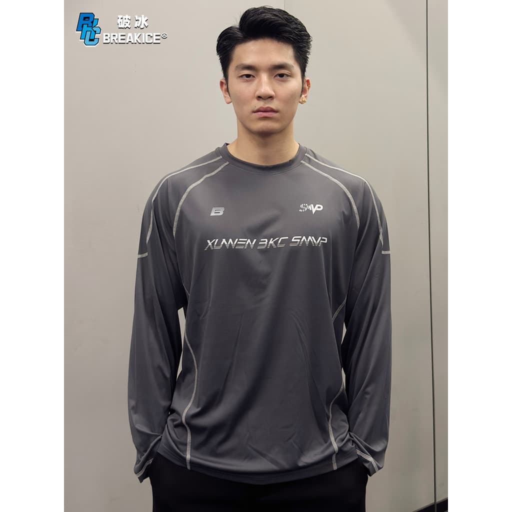 2026 Novo estilo camiseta esportiva americana de manga comprida absorvente de umidade absorvente para corrida roupas de