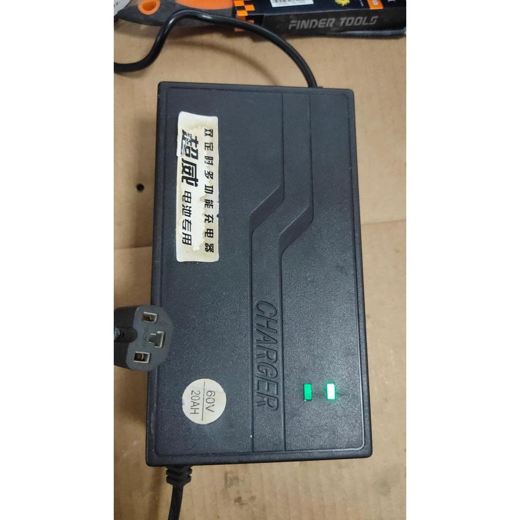 Carregador de carro com bateria 60V20A Carregador dedicado para bateria Chaowei