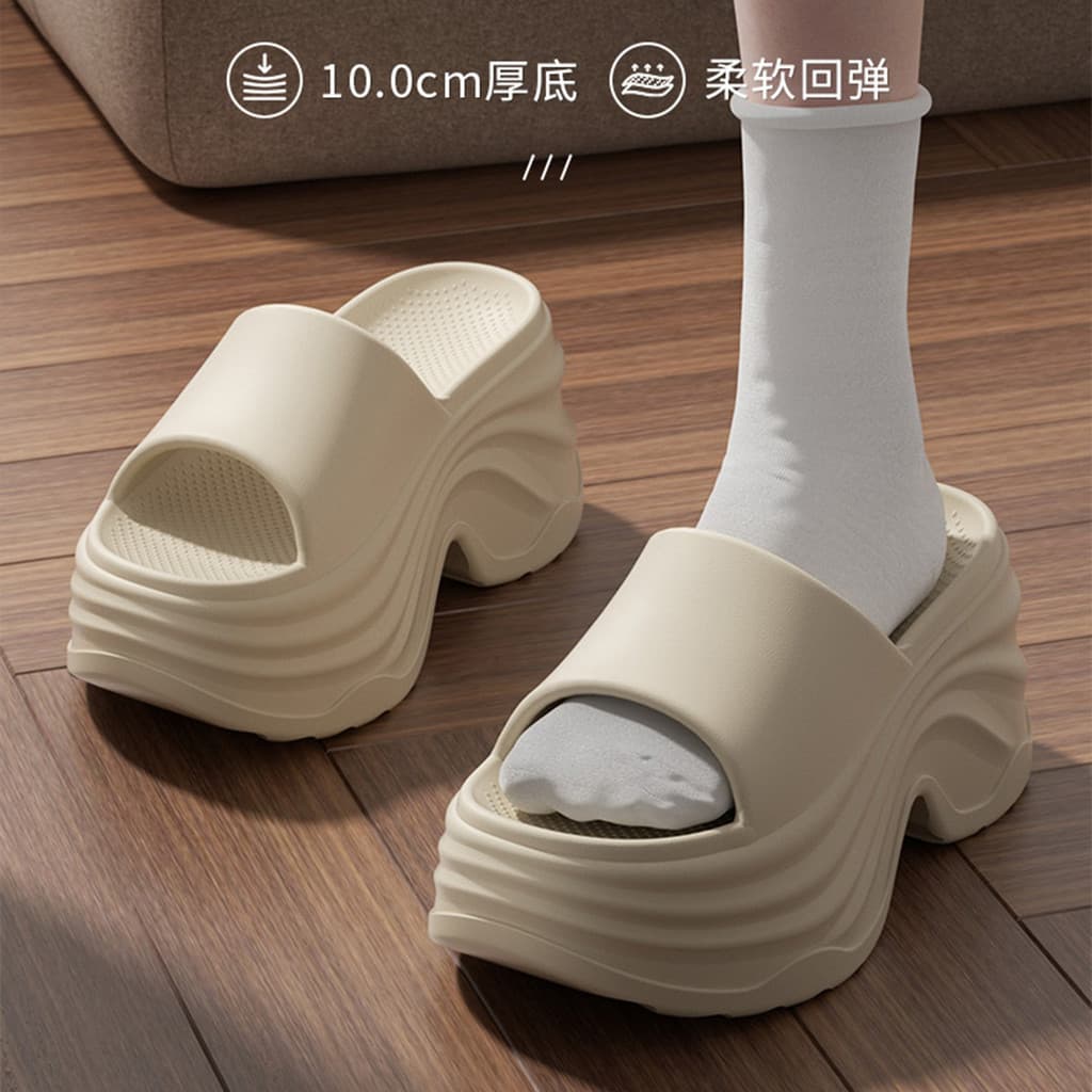 Chinelos de sola grossa aumentando mulheres verão exterior Wear 2026 novo estilo moda de salto alto antiderrapante peque