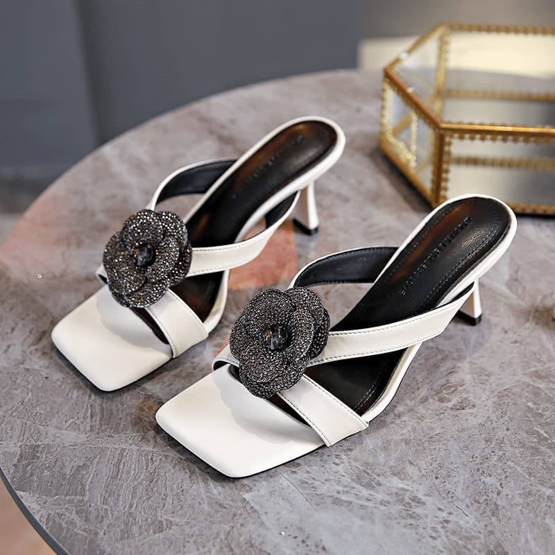 Senhora sandálias verão novo estilo strass flor chinelos feminino exterior usar sandálias de salto alto cinta fina dedo