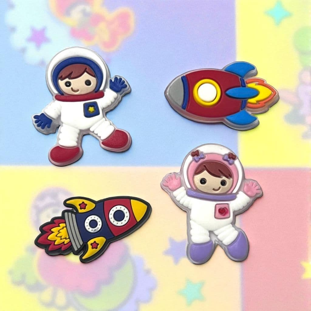 Kit Pins Fofos | Enfeite para Babuche e Sandália | Aplique para Sapato Astronauta Foguete