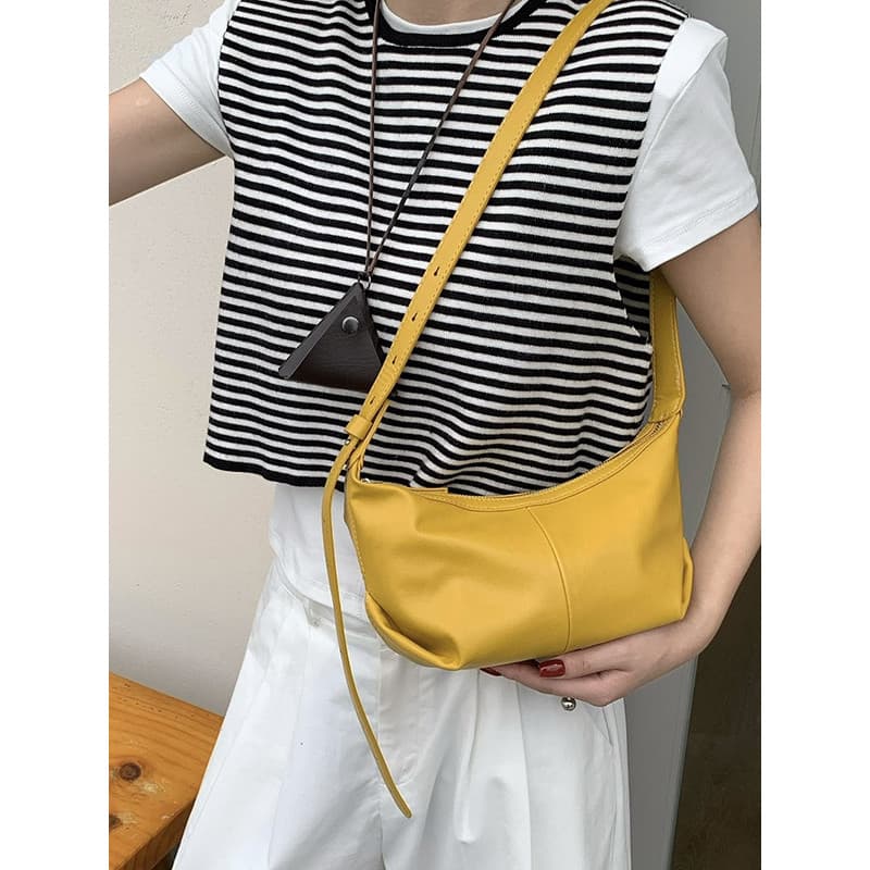 2026 na moda bolsa feminina cúrcuma ombro pequeno saco simples All-Match bolinho saco Commuter leve saco do mensageiro s