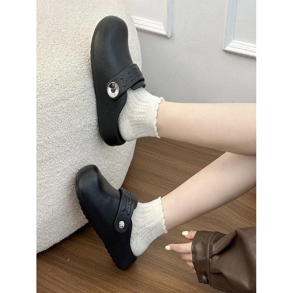 Sapatos de buraco preto feminino 2026 novo estilo exterior usar sola grossa super quente não cansado de alta qualidade s