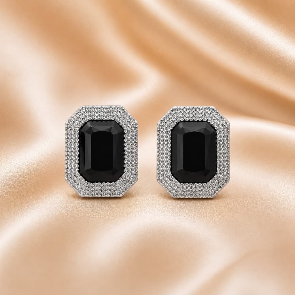 BRINCO RETÂNGULO COM STRASS PRETO COM PRATA