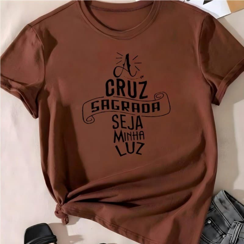 Camiseta Católica A Cruz Sagrada Seja Minha Luz Feminina Cristã Unissex