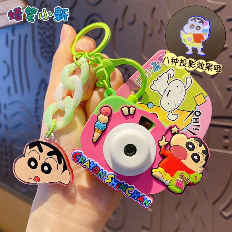 Genuíno Crayon Shin-Chan câmera de projeção chaveiro feminino bonito casal mochila pingente criativo carro chaveiro Ma