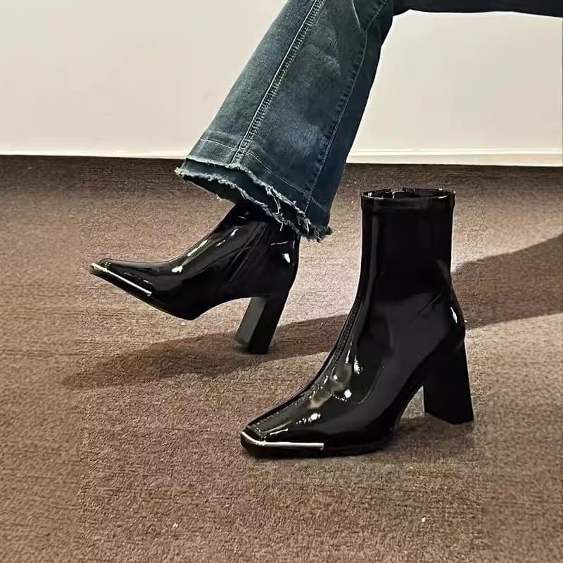 Kendou mesmo estilo botas curtas femininas 2024 outono inverno novo estilo dedo do pé quadrado couro envernizado salto a