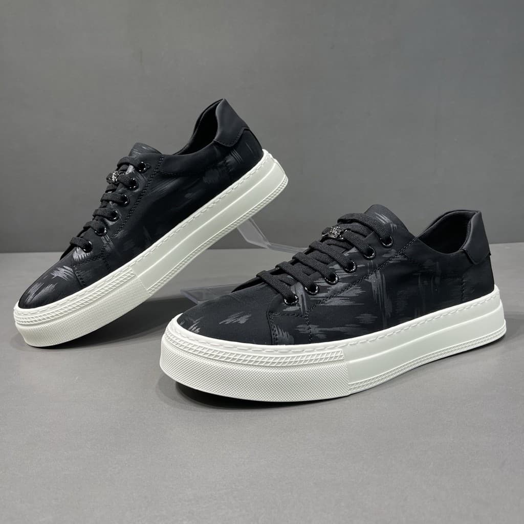Estação europeia primavera verão novo estilo sapatos masculinos verão respirável gelo seda pano sapatos masculinos joven