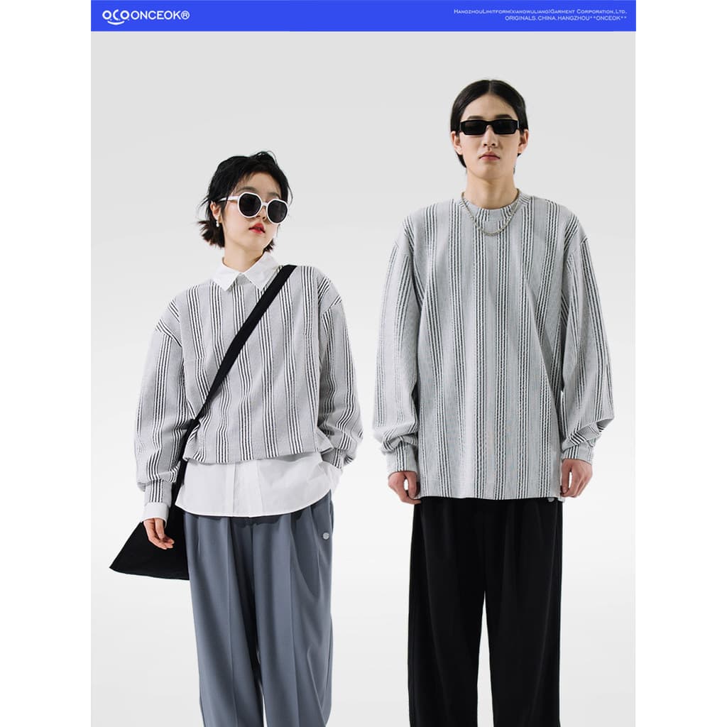 [249 Yuan Escolha Três Peças] Trendy Youth Casal Solto Pulôver Listrado Malha Moda Casal Suor