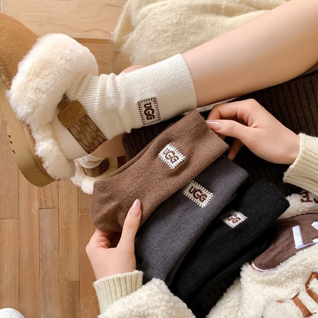 Meias Ugg de cashmere bordadas para outono e inverno, quentes, grossas, macias e confortáveis, estilo versátil para casa