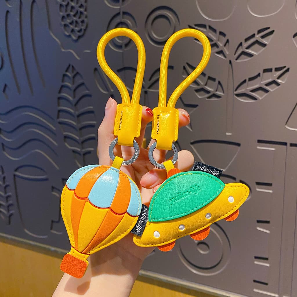 Pingente de vôo de couro aeronaves balão de ar quente dirigível UFO bolsa escolar de couro pingente chaveiro de carro