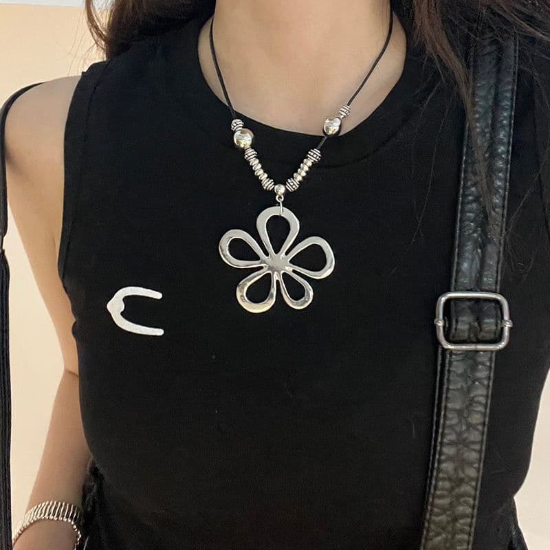 Estilo legal exagerado Metal flor pingente colar exclusivo frisado clavícula corrente Design Retro camisola corrente