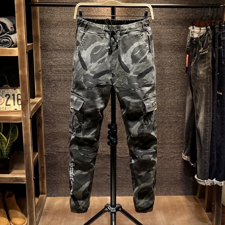 Calças camufladas masculinas primavera camuflagem estudante juventude calças casuais masculinas fino-ajuste pés pequenos