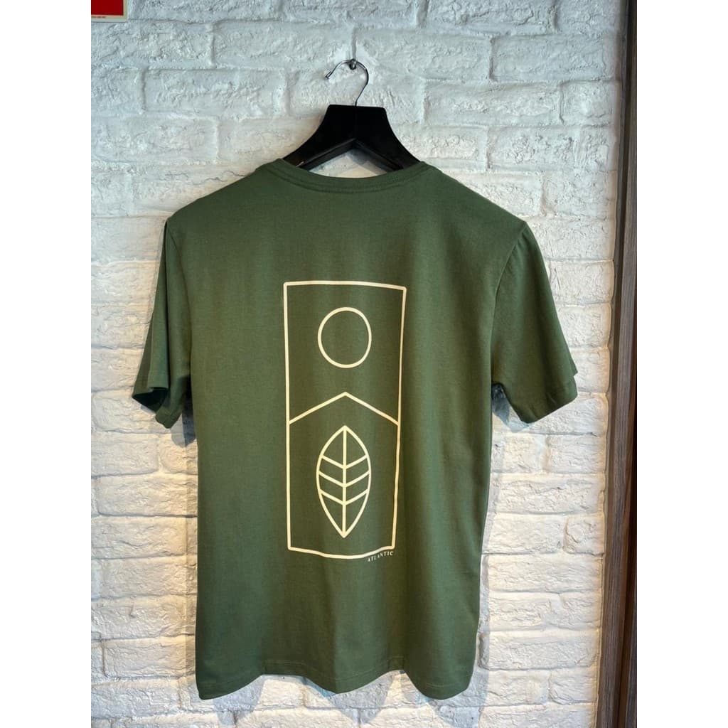 Camiseta Masculina Verde Militar Estampa Natureza Minimalista Sol Montanha Folha 100% algodão