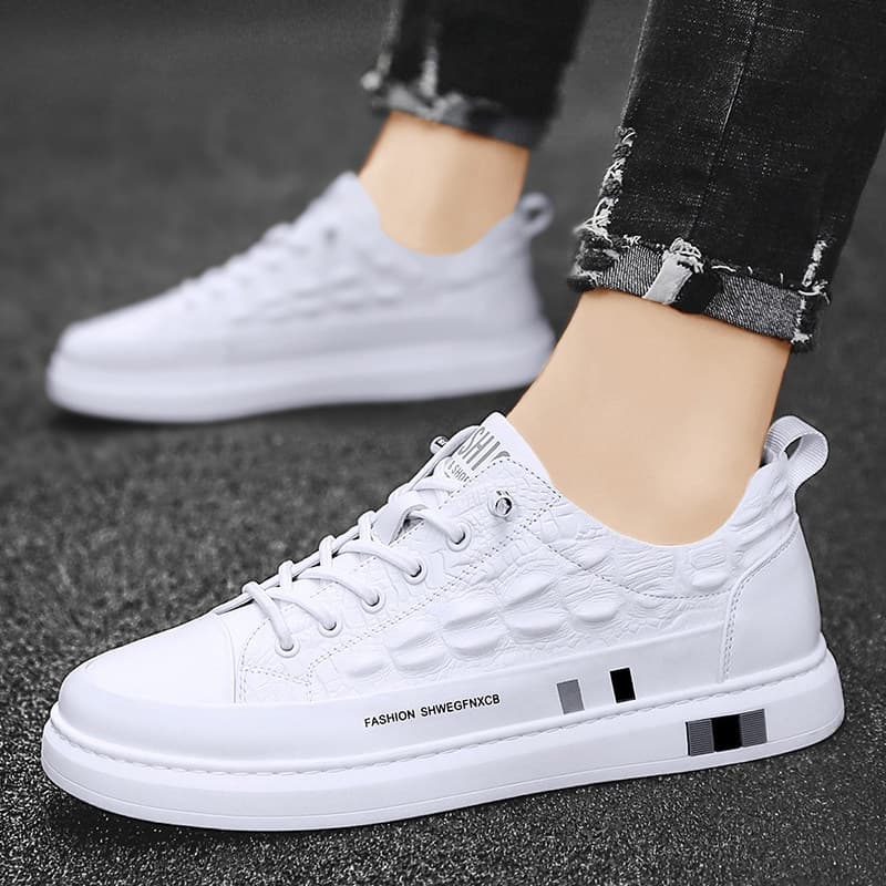 Pequenos sapatos brancos masculinos primavera novos sapatos brancos na moda estudante tênis masculino versão coreana na