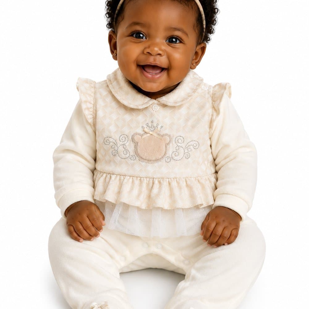 Macacão Bebê Menina Luxo Ursinha Off White em Plush Peluciado - M.Baby
