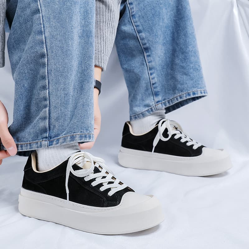 2025 novo estilo nicho Design tênis casuais homens sapatos brancos moda aumentando dedo do pé grande Derby sapatos Commu